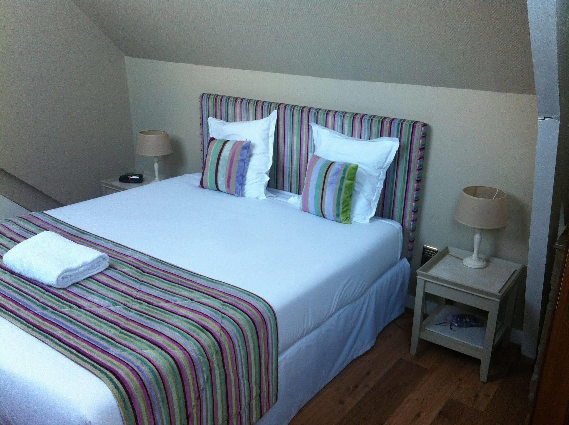 Saint Graal Bed & Breakfast Chamant Exterior foto