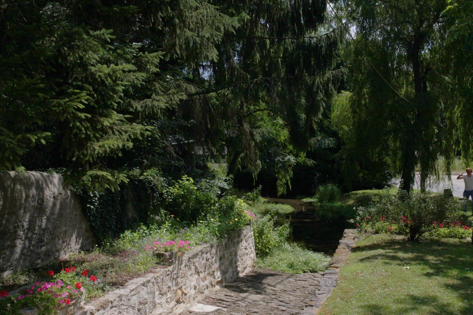 Saint Graal Bed & Breakfast Chamant Exterior foto